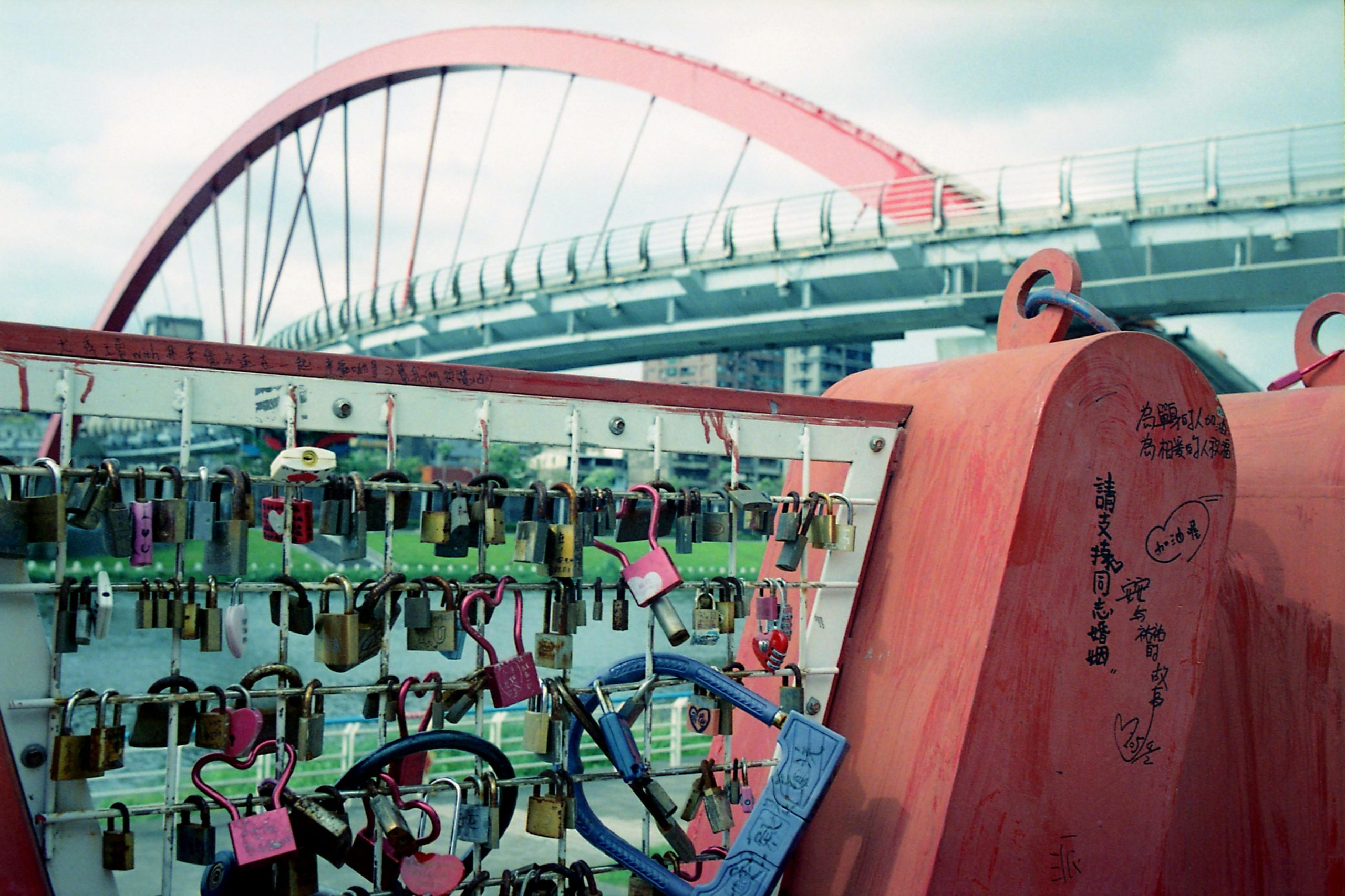Love padlocks attached to Yongkang Bridge in Taipei, a symbol of lasting affection and tourism.