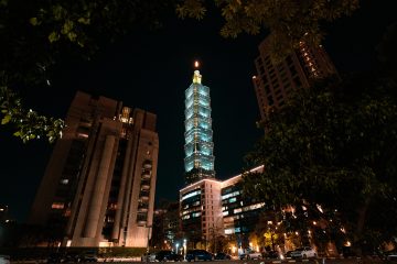 2025台灣包養環境分析:經濟趨勢、法律邊界與風險指引
